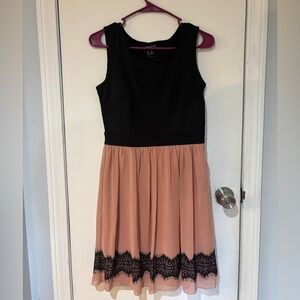 NWOT Enfocus Studio dress size 4-back keyhole